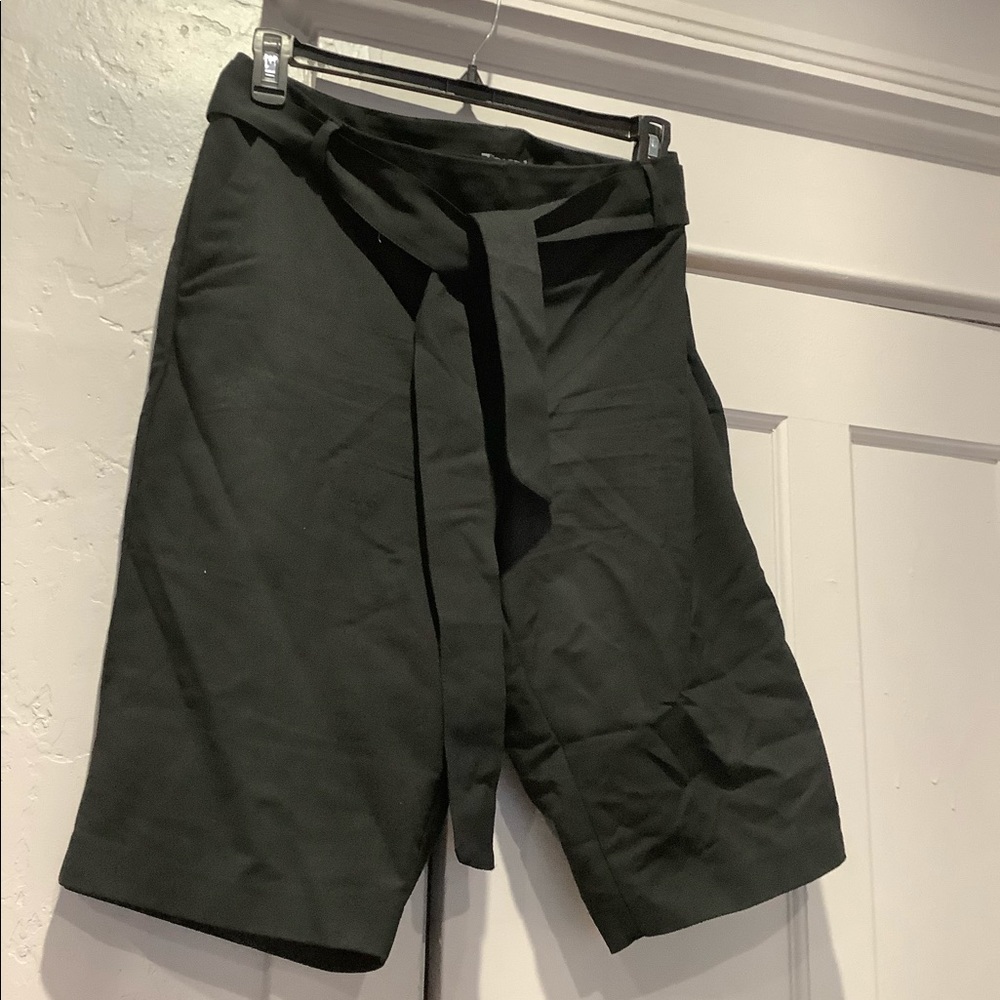 7th Avenue black knee length shorts